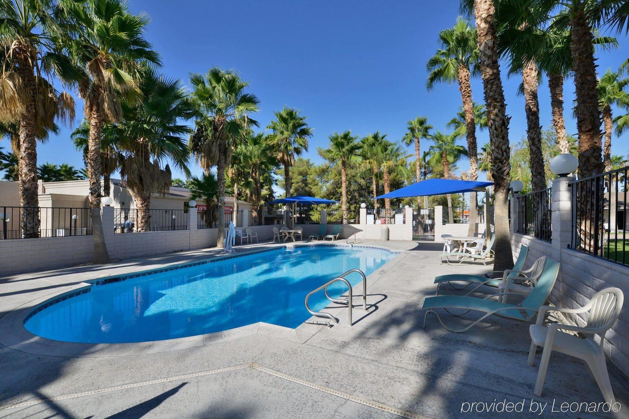Western Oasis Hotel 3*